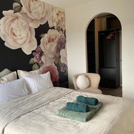 Rose Blossom Apartment In Paris Vanves Bagian luar foto